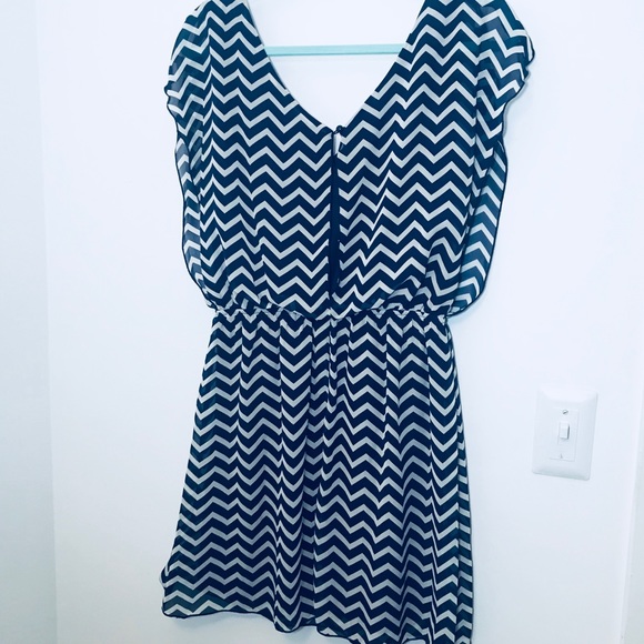 Speechless | navy and white chev women’s dress. L - Picture 3 of 8